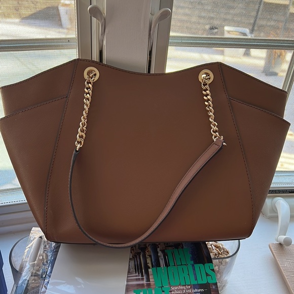 Michael Kors Jet Set Chain Tote - Picture 4 of 9